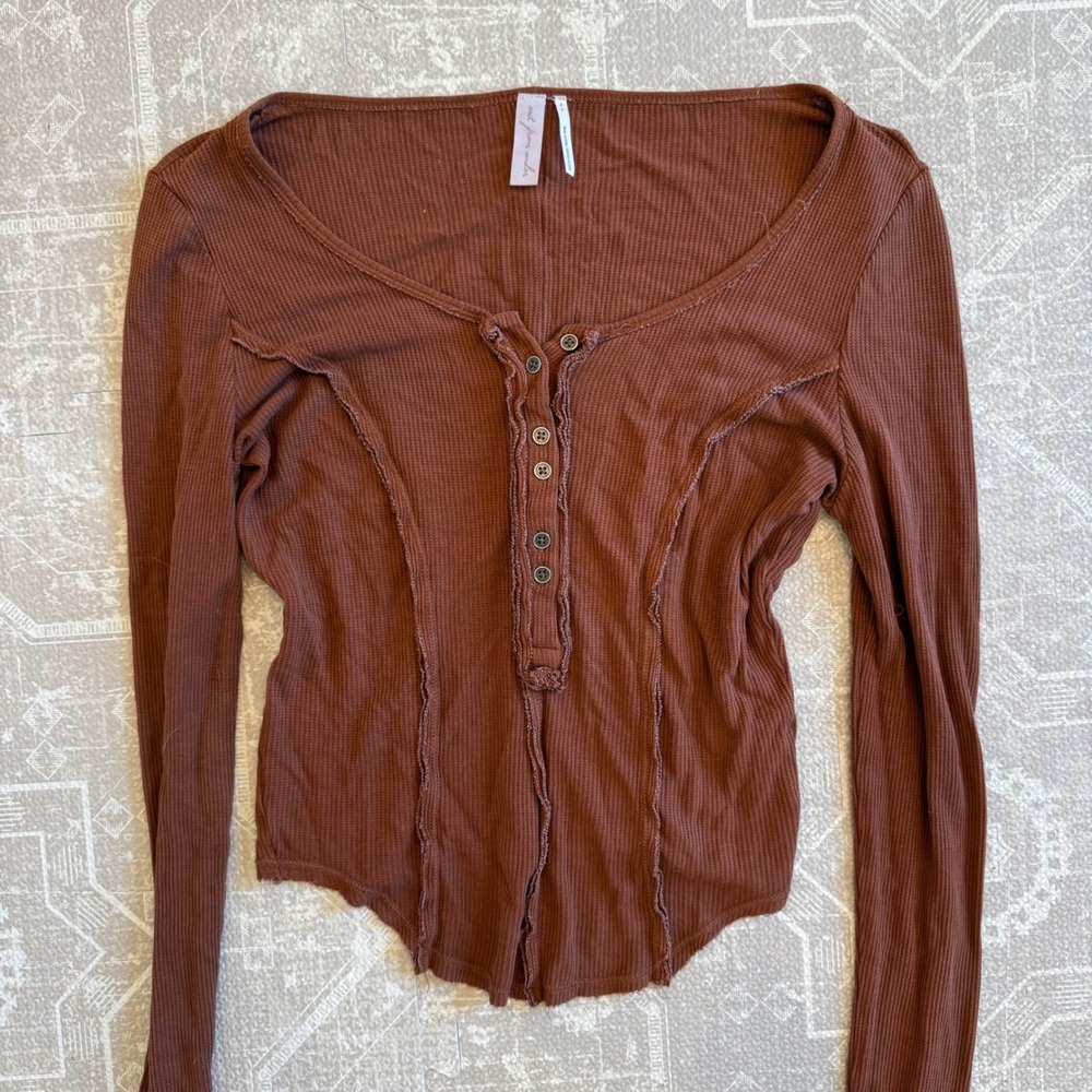 Y2K style Brown Ribbed Henley Long Sleeve Exposed Seam Thermal Bella Swan Medium